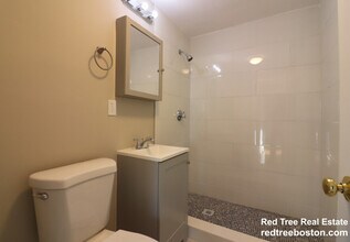 50 Evergreen St, Unit 24 in Boston, MA - Building Photo - Building Photo