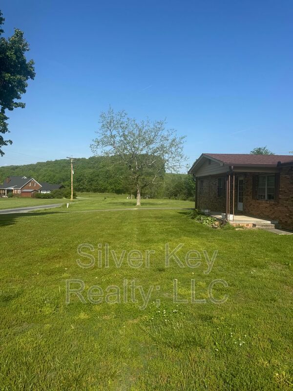 137 Co Rd 193 in Niota, TN - Building Photo - Building Photo