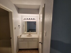 12247 W Village Dr, Unit D in Houston, TX - Building Photo - Building Photo