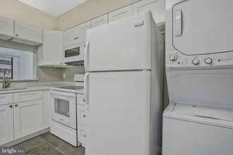 1805 Crystal Dr in Arlington, VA - Building Photo - Building Photo