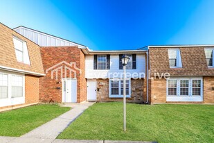 7511 Mt Ranier in Huber Heights, OH - Building Photo