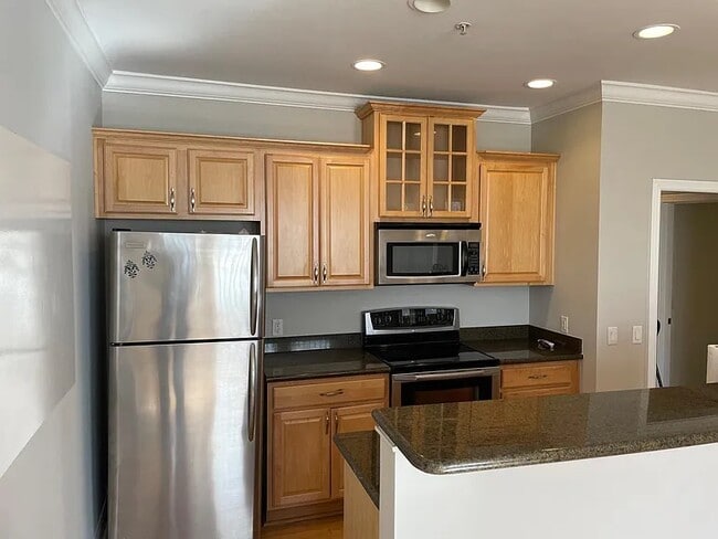 214 Stetson St, Unit 1 in Cincinnati, OH - Foto de edificio - Building Photo