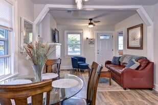 335 Greenbriar Ave in Hampton, VA - Building Photo