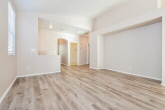 9660 Flying Eagle Ln in Las Vegas, NV - Building Photo - Building Photo