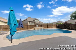 8726 Hideout Bnd in San Antonio, TX - Foto de edificio - Building Photo