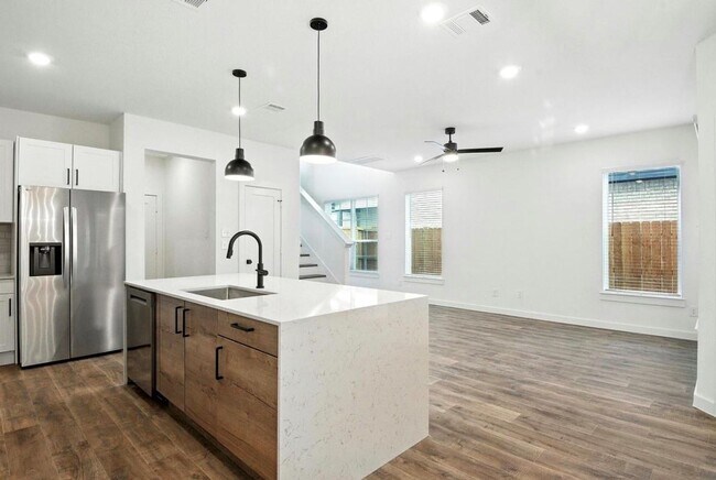 1793 Peach Creek Dr in Dayton, TX - Foto de edificio - Building Photo