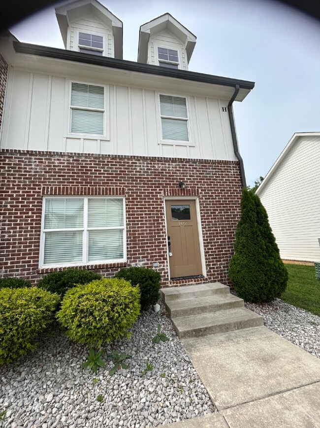 property at 1976 N Dixie Ave