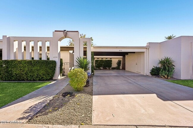 8733 E Vía De Viva in Scottsdale, AZ - Foto de edificio - Building Photo