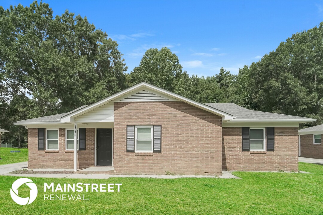 4712 Lawrence Orr Rd in Charlotte, NC - Building Photo
