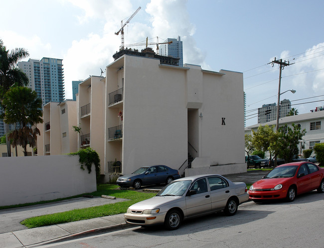 191 SW 12th St in Miami, FL - Building Photo - Building Photo