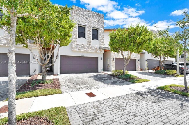 10463 NW 79th St in Doral, FL - Building Photo - Building Photo