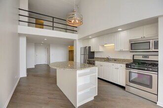 2012 W St Paul Ave in Chicago, IL - Building Photo - Building Photo