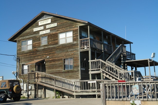 Hamptons Landing RV Park in Aransas Pass, TX - Foto de edificio - Building Photo