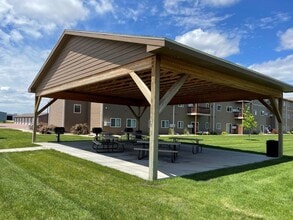 Edgerton Place in Mitchell, SD - Foto de edificio - Building Photo