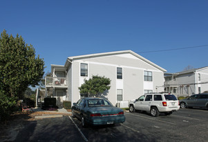 1301 Redwood Ln Apartments