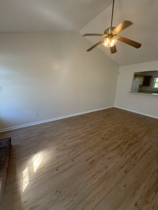 212 Live Oak Ct in Jacksonville, NC - Building Photo - Building Photo