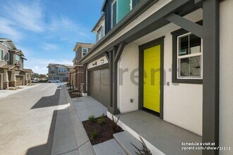 146 W Ft Bragg Pl in Mountain House, CA - Building Photo - Building Photo