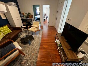 871 Harrison Ave, Unit 2 in Boston, MA - Foto de edificio - Building Photo