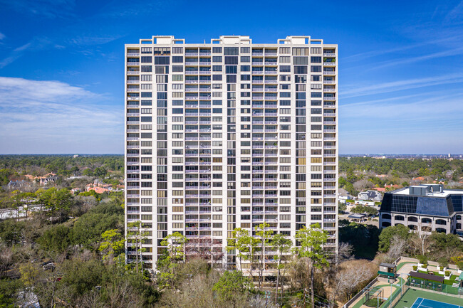 The Houstonian Estates Condominiums in Houston, TX - Building Photo - Building Photo