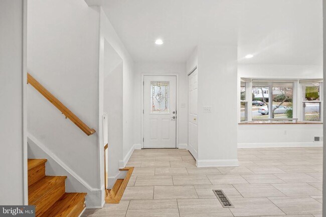 706 Carter Rd in Rockville, MD - Foto de edificio - Building Photo