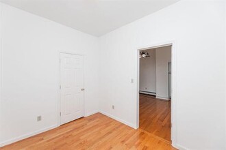 207 Thorne St in Jersey City, NJ - Building Photo - Building Photo