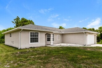 737 Almelia St E in Lehigh Acres, FL - Building Photo - Building Photo