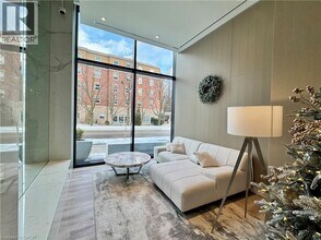 370 Martha St in Burlington, ON - Building Photo - Building Photo