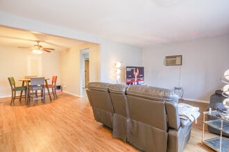 9020 Lamon Ave in Skokie, IL - Building Photo - Building Photo