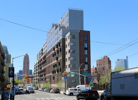 Hunters Landing in Long Island City, NY - Building Photo