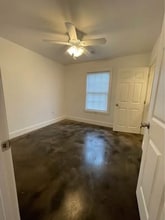 704 W Sunset Dr in Atmore, AL - Foto de edificio - Building Photo