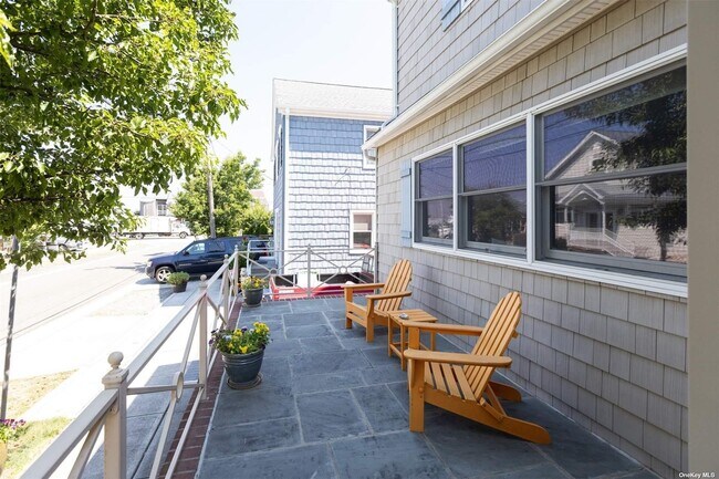 8 Inwood Ave in Point Lookout, NY - Foto de edificio - Building Photo