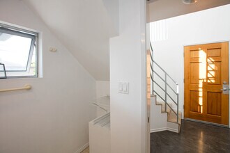 3016 Ruskin St, Unit rear in Santa Monica, CA - Foto de edificio - Building Photo
