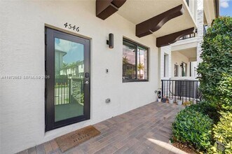4546 NW 83rd Ave in Doral, FL - Building Photo - Building Photo