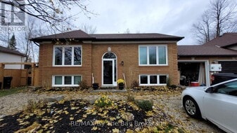 7 Harbour Crescent in Wasaga Beach, ON - Building Photo