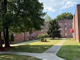 1549 Central Park Ave in Yonkers, NY - Building Photo