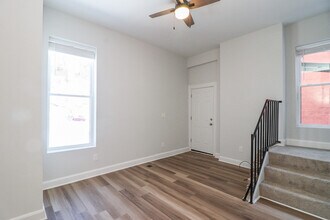 2228 Kemper Ln, Unit 4 in Cincinnati, OH - Building Photo - Building Photo