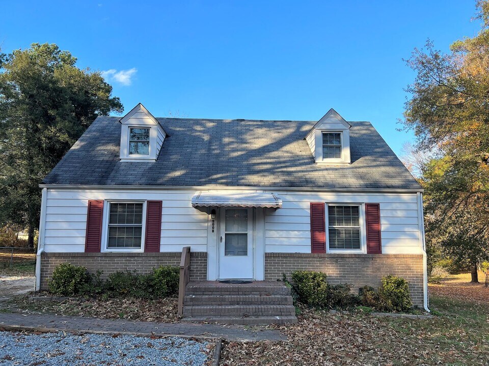 5008 Centralia Rd in Richmond, VA - Building Photo
