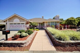 396 Sundance Way in Novato, CA - Building Photo