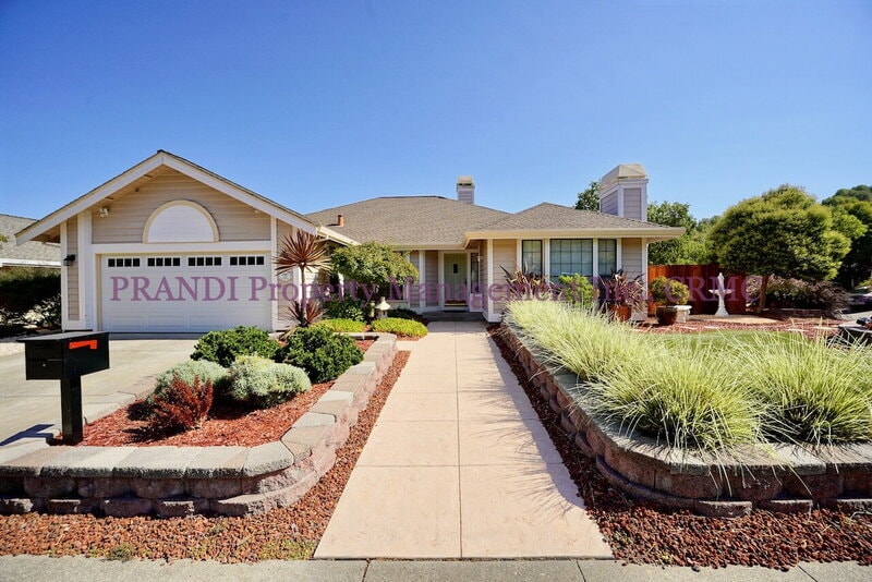 396 Sundance Way in Novato, CA - Building Photo