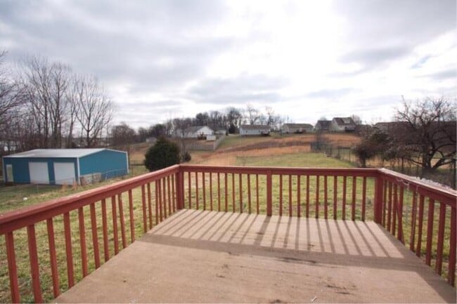 670 Artic Ave in Oak Grove, KY - Foto de edificio - Building Photo
