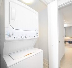 4111 S Ocean Dr in Hollywood, FL - Building Photo - Building Photo