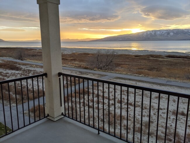 368 W Serenity Ct, Unit 717 in Vineyard, UT - Building Photo - Building Photo