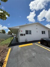 842 SW 2nd St in Hallandale Beach, FL - Foto de edificio - Building Photo