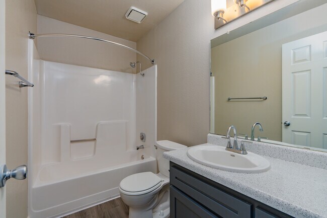 Auburn Creek Apartments in Lincoln, CA - Foto de edificio - Interior Photo