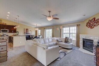 5334 W Highlands Ct in Franklin, WI - Building Photo - Building Photo