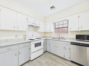 106 Doubloon Dr in Lafayette, LA - Building Photo - Building Photo