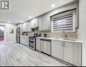 574 Crerar Ave in Oshawa, ON - Building Photo - Building Photo