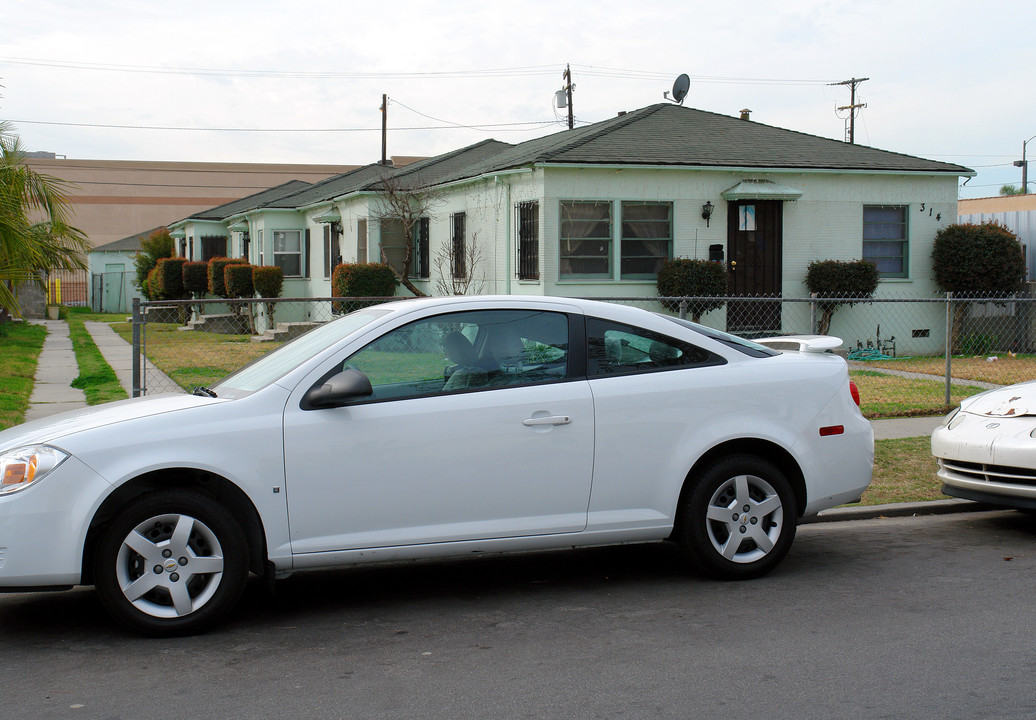 314 E 99th St in Inglewood, CA - Building Photo