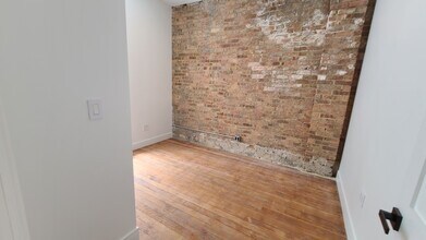 2886 S Archer Ave, Unit 2 Front in Chicago, IL - Building Photo - Building Photo