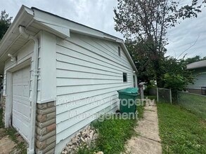 10201 Lilac Ave in St. Louis, MO - Building Photo - Building Photo